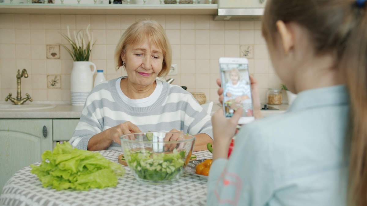 Alte Menschen genießen aktive Lebensstile durch richtige Ernährung